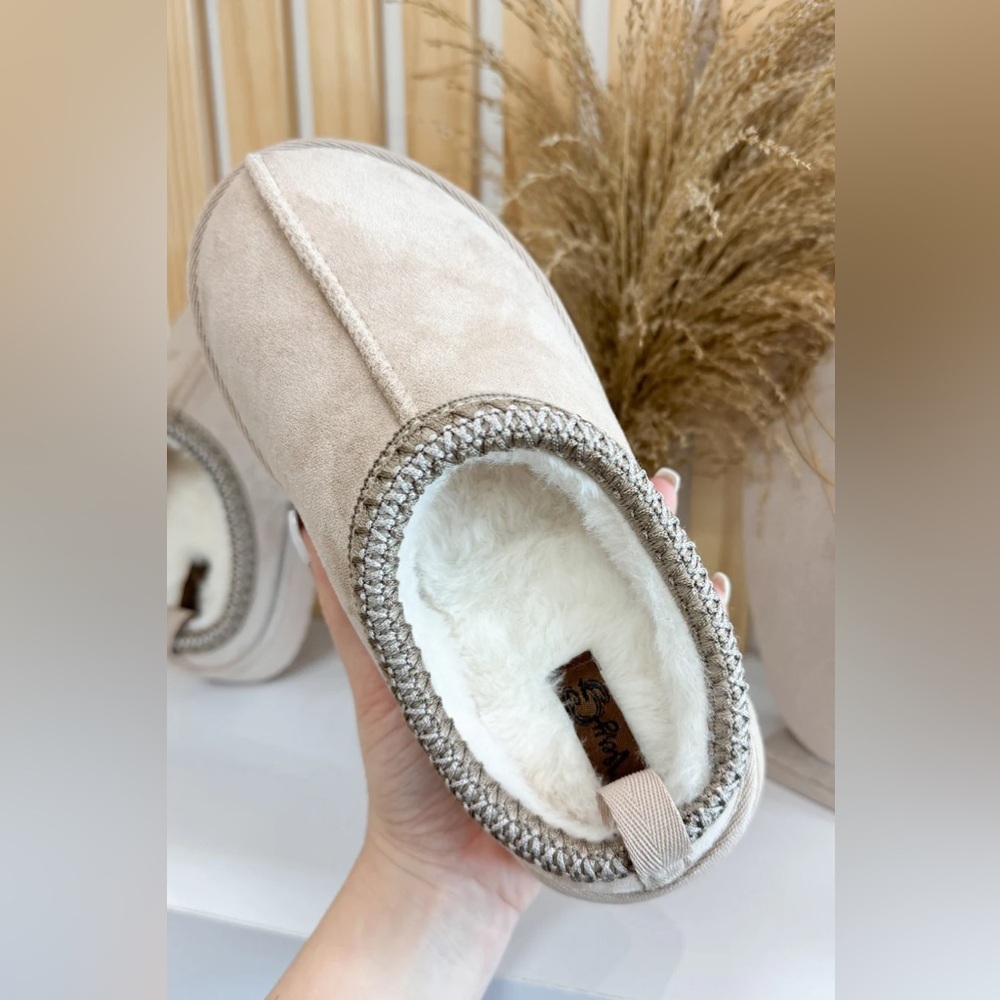 NIB Brand New Very G Platform Faux Fur Cozy Slippers Slides Shoes Cream Nude - Picture 4 of 4